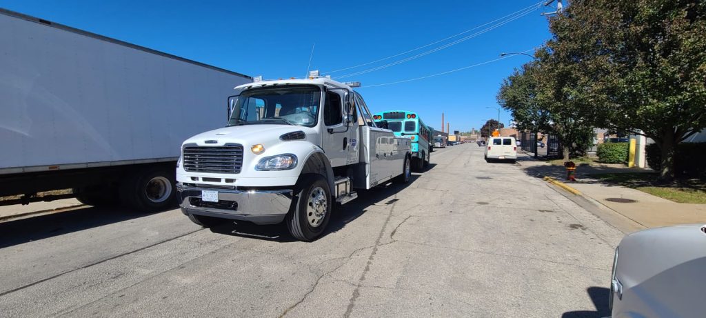 Blackhawks Towing providing professional towing service in Chicago IL